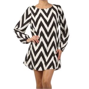 Everly Black & White Geometric Black Dress(Size Small)